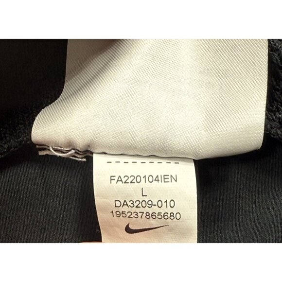 Womens Shorts - Picture 5 of 9